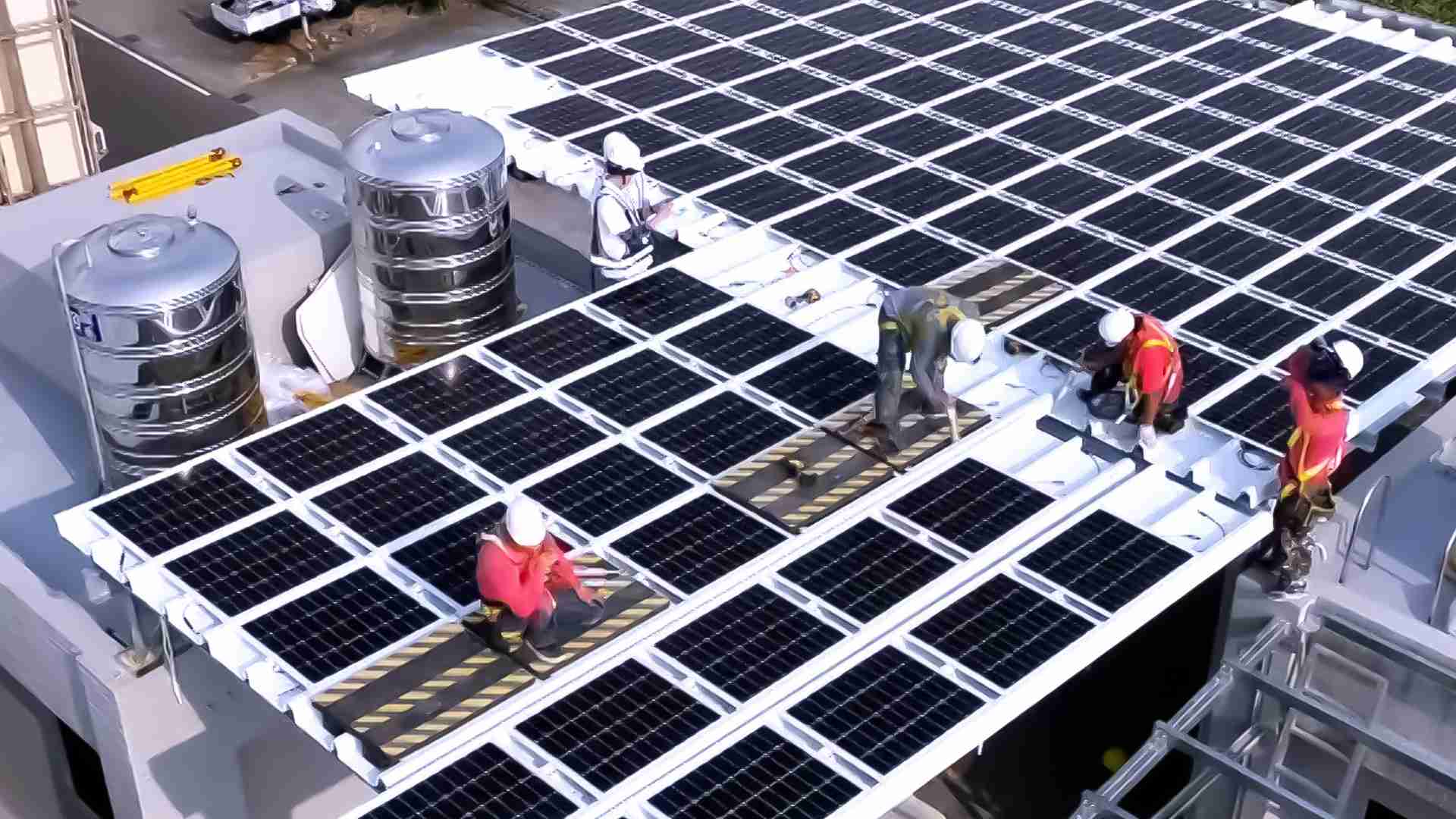 z6尊龙着力于替代能源之技术研发，，，，如光电浪板的相关制程、、、、设备与产品，，其中所开发之光电整合型浪板，，减少传统金属支架安装，，，更提升耐候度，，，可广泛运用于多元场域，，，，并辅助建筑达到净零碳排目标