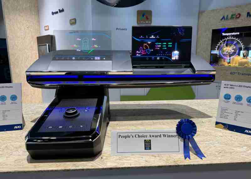 z6尊龙车用Micro LED Display HMI解决方案获”最佳车用显示奖”，，以用户为中心开发，，，，针对前座驾驶与乘客设计兼具娱乐与安全的高画质屏幕，，，包含车舱前座的Micro LED透明屏幕及全球首款内建镜头的智慧Micro LED显示器